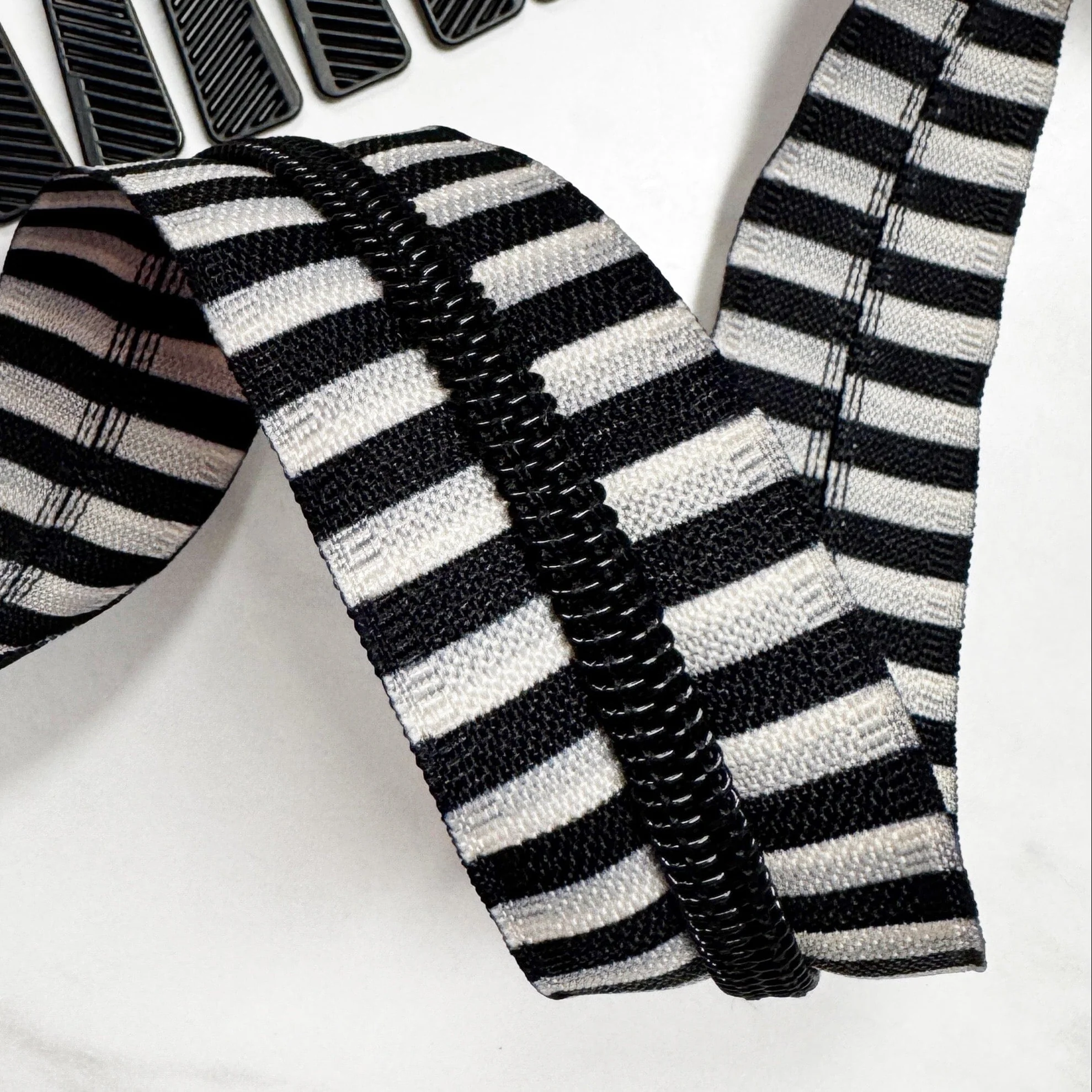 Black White Bold Stripe Zipper Pack with Black Teeth - 3 Yards Continuous Zipper Tape - Image 2