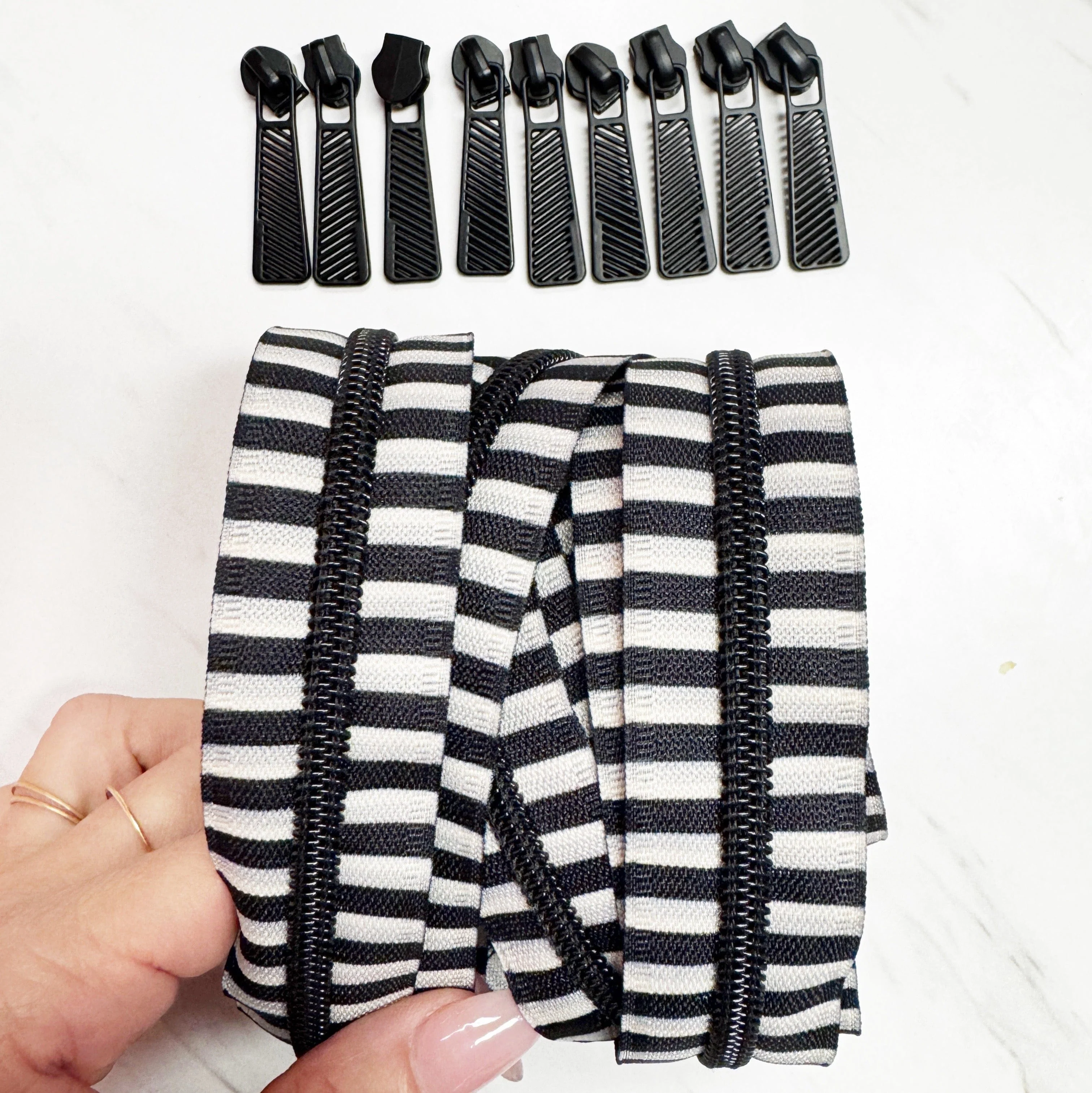 Black White Bold Stripe Zipper Pack with Black Teeth - 3 Yards Continuous Zipper Tape