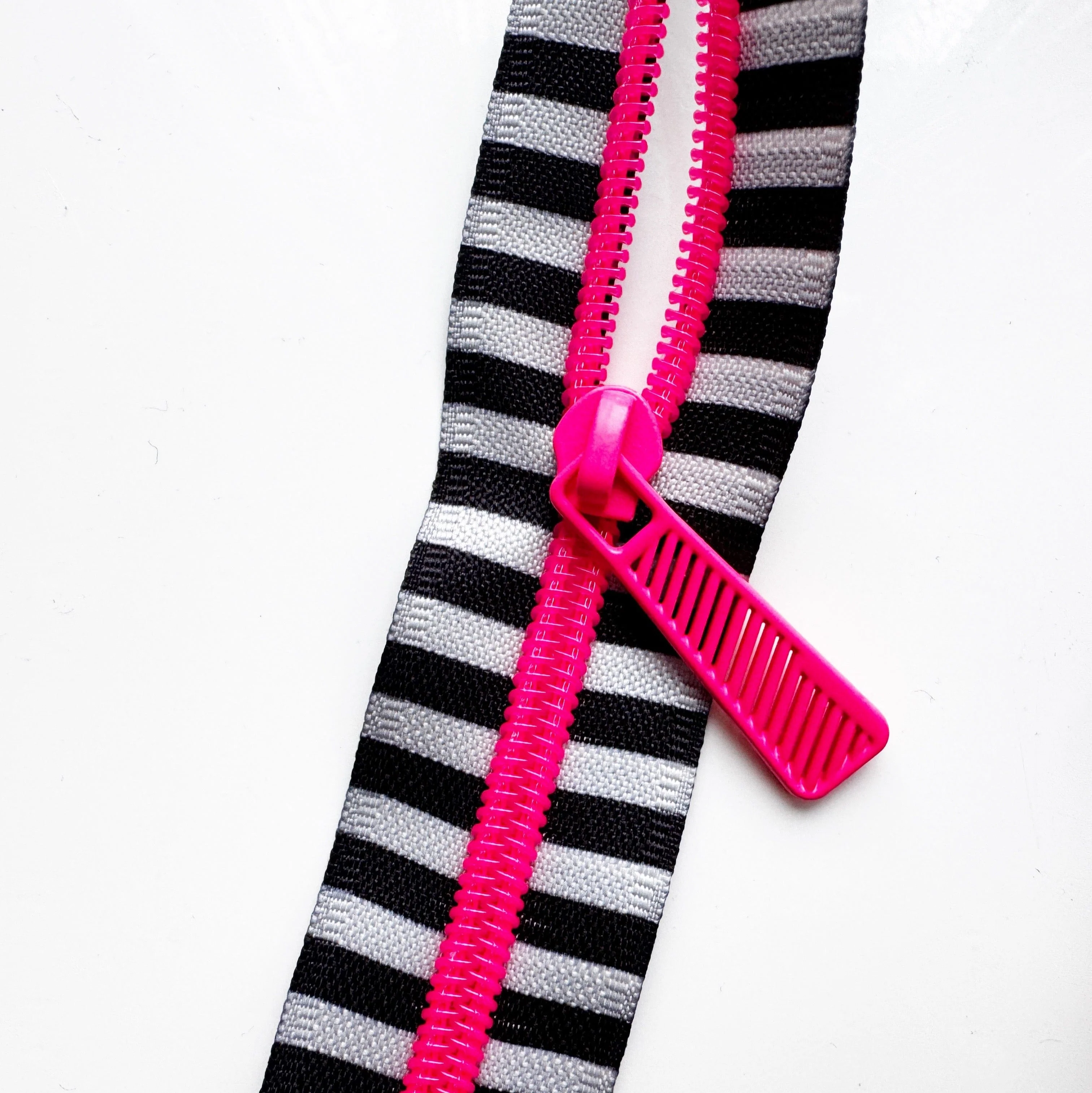 #5 Black White Stripe Zipper Pack with Neon Pink Teeth - 3 Yards Continuous Zipper Tape - Image 2