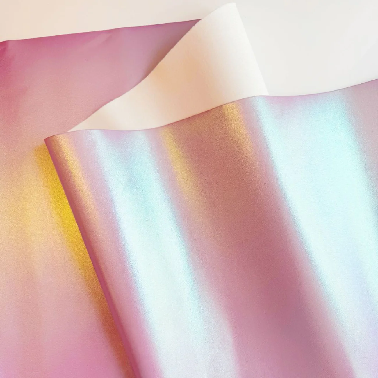Iridescent Lavender Vinyl – Color-Shifting Fabric Vinyl
